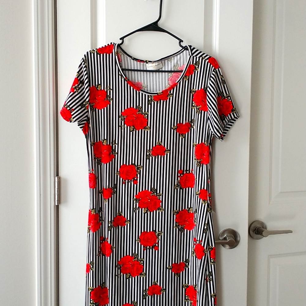 Bobbie Brooks short sleeve long black white with red rose print dress